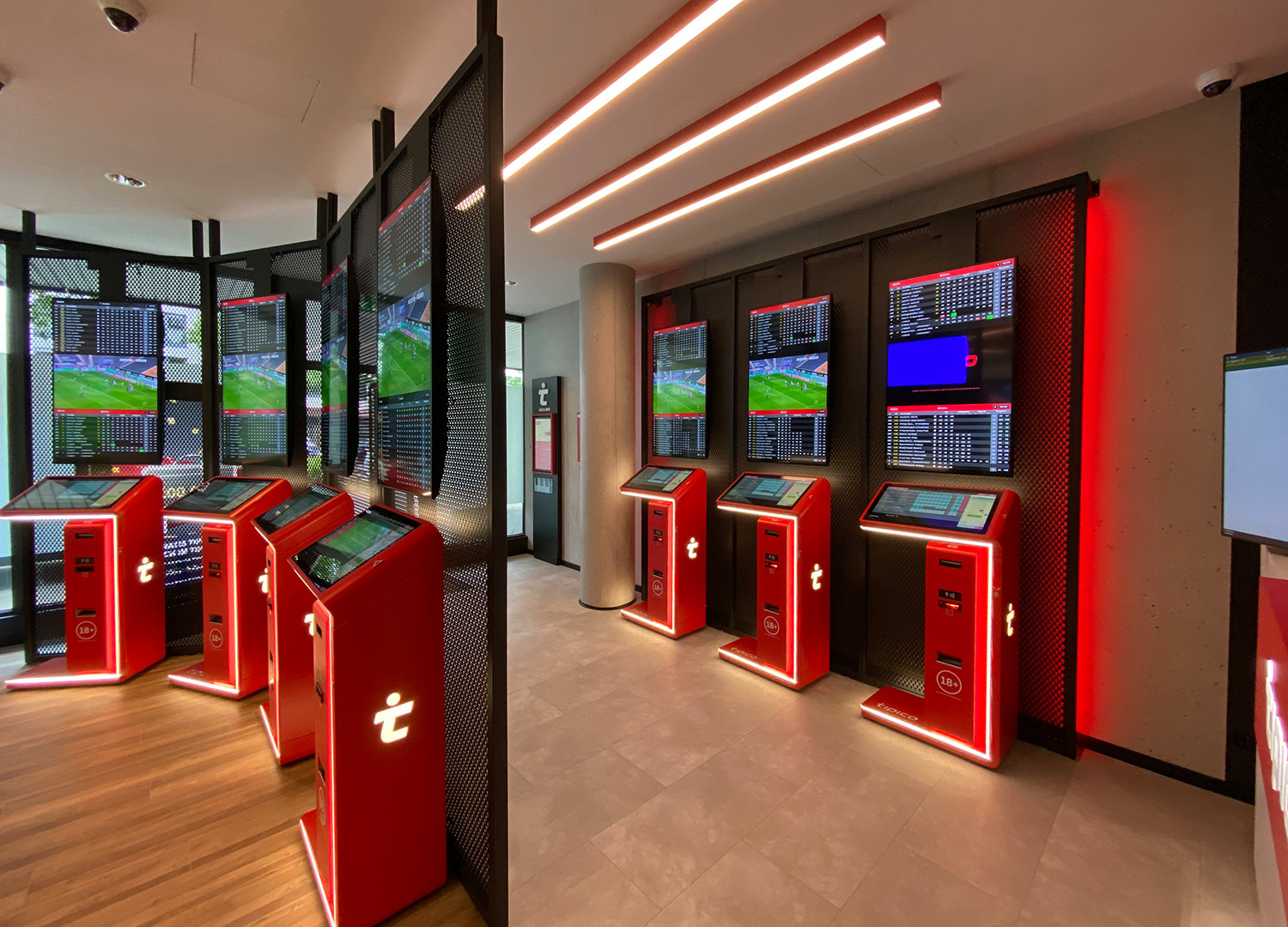 Eingang Tipico Shop, Fast Lane mit Wettautomaten