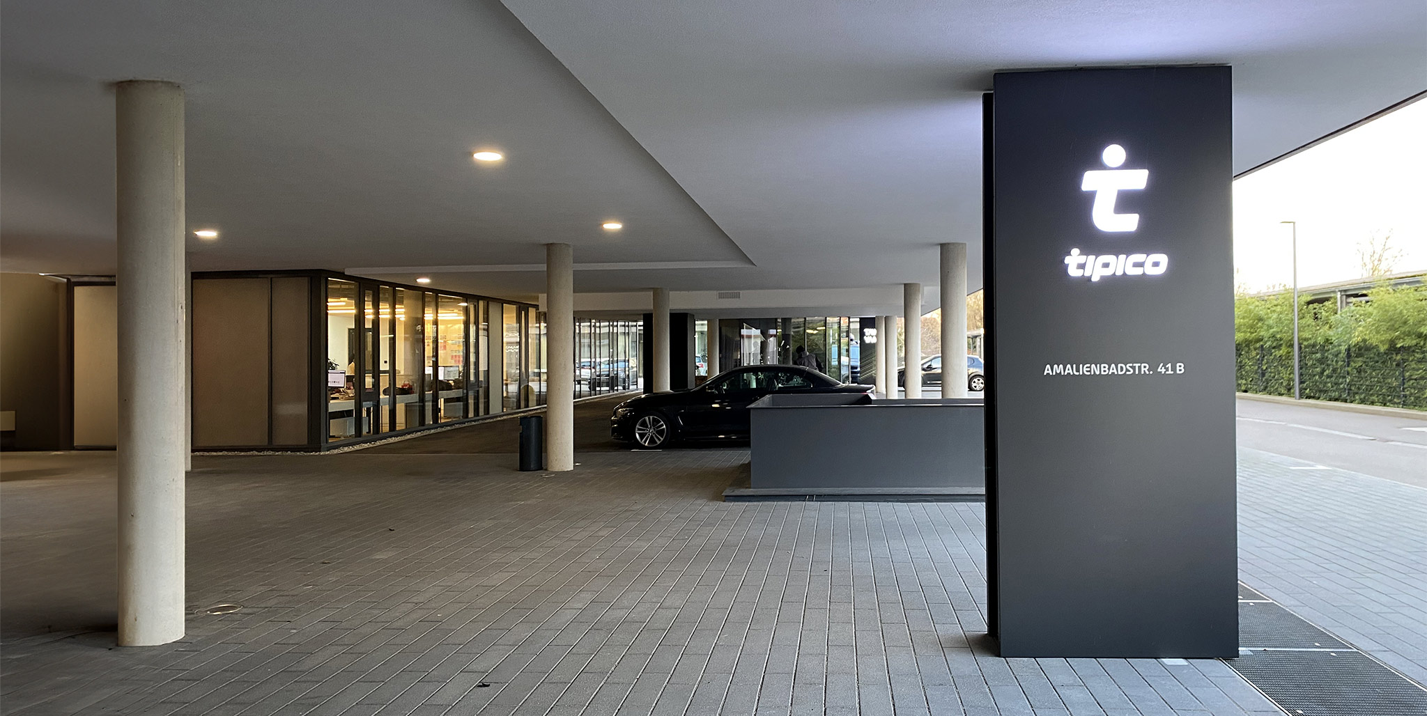 Außenbereich Office-Branding: Signage, Wegeleitung