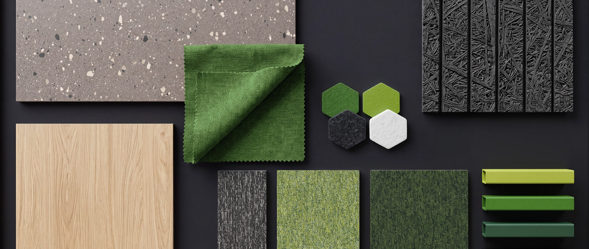 Materialboard für den Showroom: Die Markenfarben in Grün finden sich wieder im Teppichboden, Filz und gepulvertem Stahl. Anthrazitfarbene Bauxplatten, helles Holz und ein Boden aus Steinfliesen.